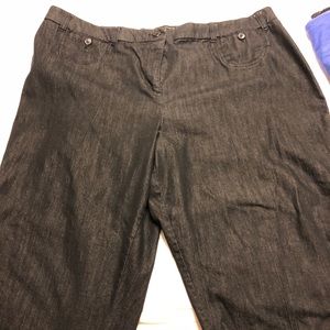 Grayish-black capris.